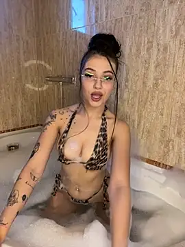 Snapshot of Foxy_Rosee chatting on October 24, 2025, 1:40 pm Foxy Rosee online show from October 24, 2025, 1:40 pm