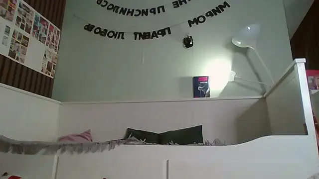 Snapshot of MollyBer chatting on May 8, 2026, 7:19 pm MollyBer online show from May 8, 2026, 7:19 pm
