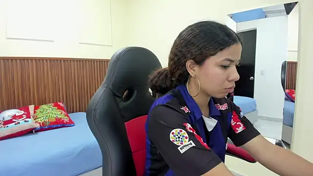 MELINAMARTINS online show from December 16, 2025, 7:30 pm