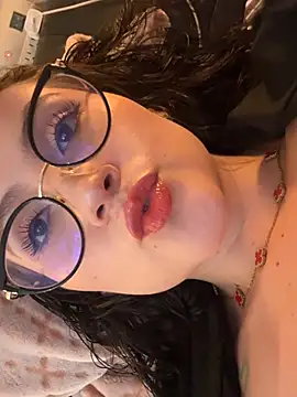 Snapshot of ValentinaOrtiz3 chatting on July 16, 2026, 10:27 pm ValentinaOrtiz3 online show from July 16, 2026, 10:27 pm