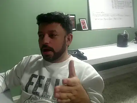 Snapshot of tonyglams chatting on September 17, 2025, 8:10 pm tonyglams online show from September 17, 2025, 8:10 pm