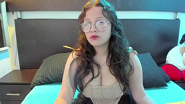 Snapshot of Marii_18 chatting on March 9, 2025, 3:54 am Marii 18 online show from March 9, 2025, 3:54 am