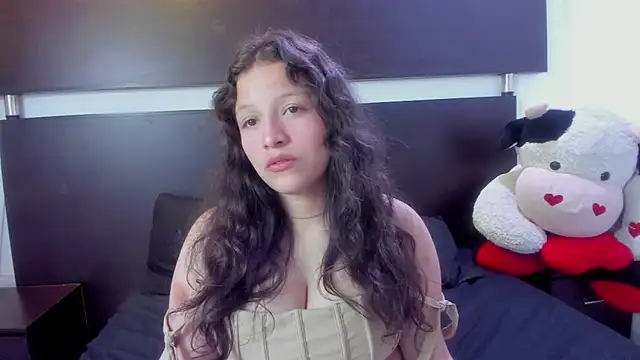Snapshot of Marii_18 chatting on March 20, 2025, 3:45 am Marii 18 online show from March 20, 2025, 3:45 am