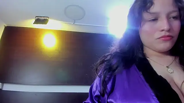 Snapshot of Marii_18 chatting on March 20, 2025, 6:52 am Marii 18 online show from March 20, 2025, 6:52 am