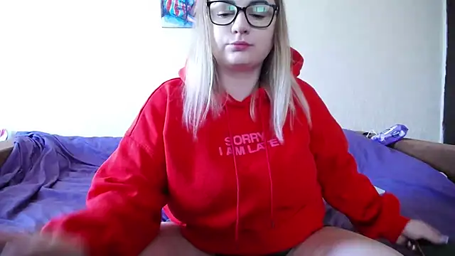 Snapshot of YourSwetiwGirl chatting on April 28, 2026, 8:52 am YourSwetiwGirl online show from April 28, 2026, 8:52 am
