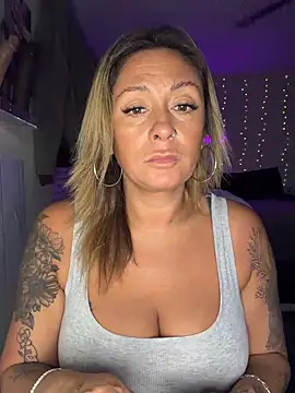 bossyroxy84 online show from November 16, 2025, 5:02 am