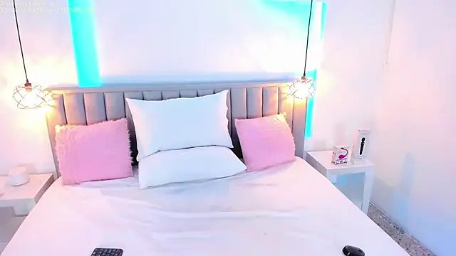 Snapshot of isolari_ chatting on December 29, 2024, 4:16 am isolari online show from December 29, 2024, 4:16 am