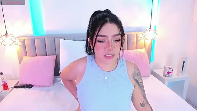 Snapshot of isolari_ chatting on January 4, 2025, 4:33 am isolari online show from January 4, 2025, 4:33 am