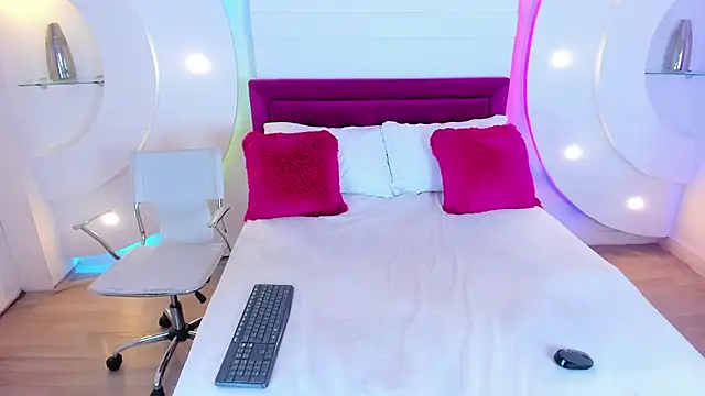 Snapshot of isolari_ chatting on February 1, 2025, 12:05 pm isolari online show from February 1, 2025, 12:05 pm