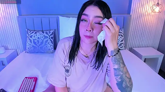 Snapshot of isolari_ chatting on March 9, 2025, 4:49 am isolari online show from March 9, 2025, 4:49 am