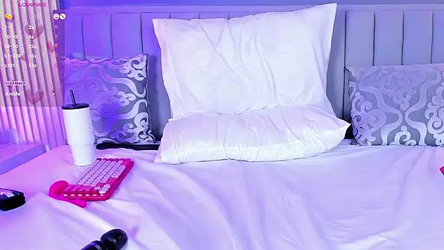 Snapshot of isolari_ chatting on March 23, 2025, 7:42 am isolari online show from March 23, 2025, 7:42 am