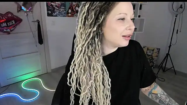 HoneySallyMoore online show from March 6, 2026, 7:10 pm