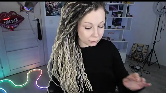 HoneySallyMoore online show from March 12, 2026, 1:23 am