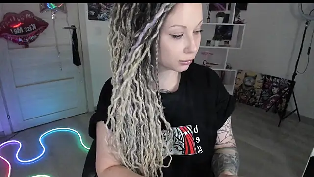 HoneySallyMoore online show from April 4, 2026, 8:06 pm