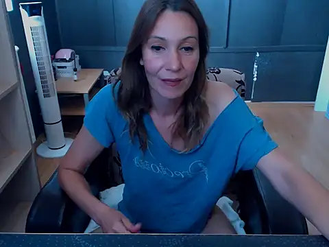 Snapshot of hannaha chatting on June 4, 2026, 11:49 am hannaha online show from June 4, 2026, 11:49 am