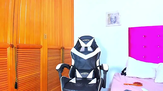 Snapshot of angel_starxx chatting on February 20, 2025, 3:41 pm angel starxx online show from February 20, 2025, 3:41 pm