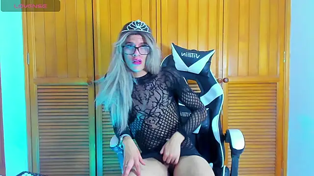 Snapshot of angel_starxx chatting on March 8, 2025, 3:35 pm angel starxx online show from March 8, 2025, 3:35 pm