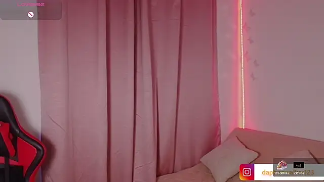 Daphnewalker   online show from March 13, 2026, 12:45 pm