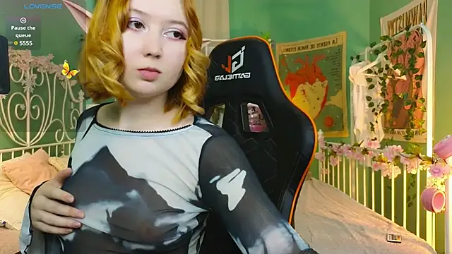 Snapshot of MizukiNoYoru chatting on March 3, 2025, 11:00 am MizukiNoYoru online show from March 3, 2025, 11:00 am