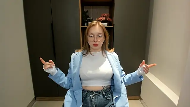 Snapshot of EdlaHames chatting on February 16, 2025, 8:10 am EdlaHames online show from February 16, 2025, 8:10 am