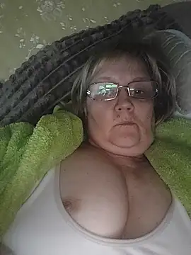 Violet5364 online show from April 27, 2026, 9:02 pm