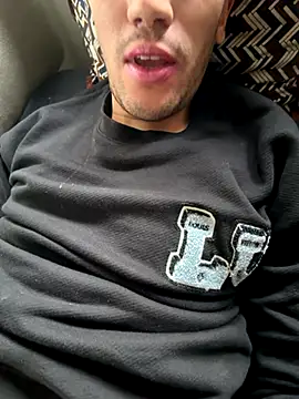 yaxxx03 online show from November 1, 2025, 1:02 pm