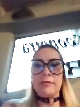 CandieGilson   online show from September 13, 2025, 10:48 am