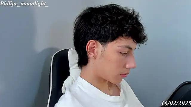 philipe moonlight  online show from February 16, 2025, 8:33 pm