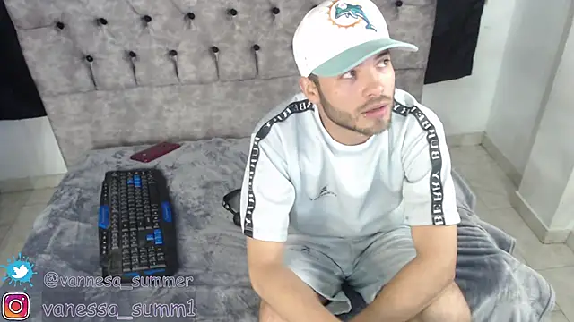 Snapshot of aczino_vel chatting on February 12, 2025, 1:41 am aczino vel online show from February 12, 2025, 1:41 am