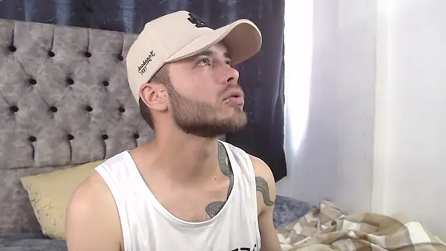 Snapshot of aczino_vel chatting on February 12, 2025, 9:54 pm aczino vel online show from February 12, 2025, 9:54 pm