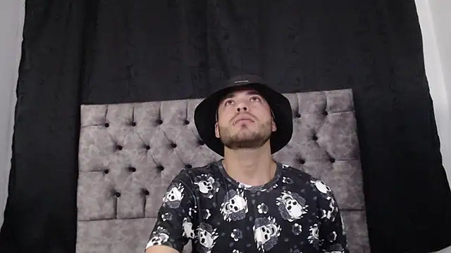 Snapshot of aczino_vel chatting on February 14, 2025, 11:20 pm aczino vel online show from February 14, 2025, 11:20 pm