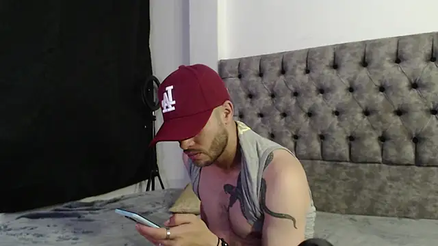 Snapshot of aczino_vel chatting on February 16, 2025, 12:41 am aczino vel online show from February 16, 2025, 12:41 am