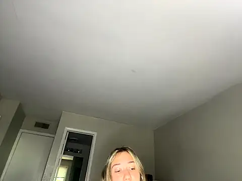 angelicasn0w online show from September 11, 2025, 4:07 pm