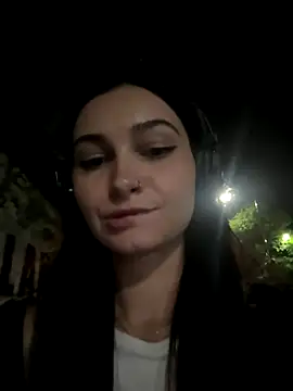 lunalovelee online show from September 26, 2025, 6:56 pm