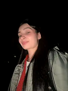 lunalovelee online show from September 30, 2025, 1:27 pm