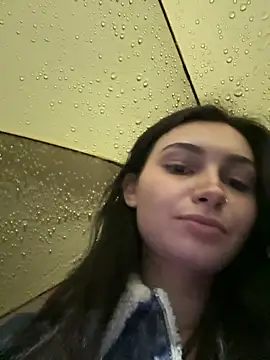 lunalovelee online show from October 17, 2025, 1:25 pm