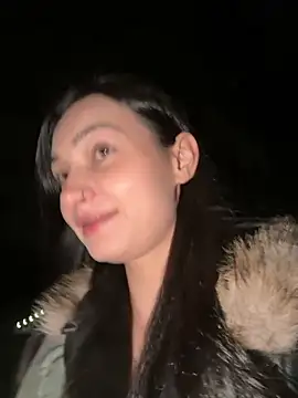 lunalovelee online show from October 21, 2025, 5:46 pm