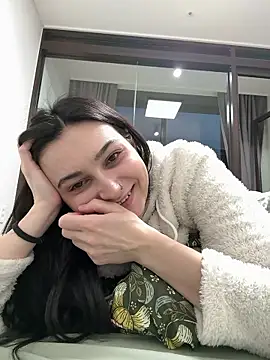 lunalovelee online show from February 5, 2026, 9:14 am