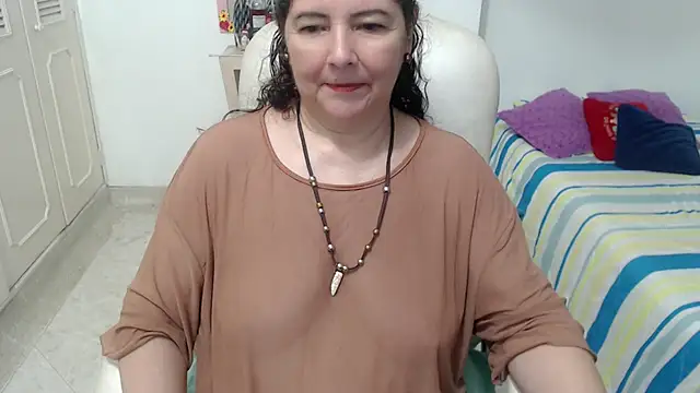 leonela 69 online show from May 22, 2026, 1:35 am