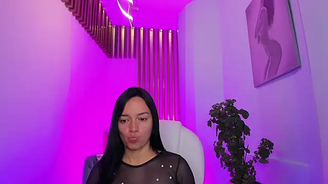 Snapshot of EmiliaRose_ chatting on February 22, 2025, 8:53 pm EmiliaRose online show from February 22, 2025, 8:53 pm