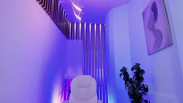 Snapshot of EmiliaRose_ chatting on March 3, 2025, 2:47 am EmiliaRose online show from March 3, 2025, 2:47 am