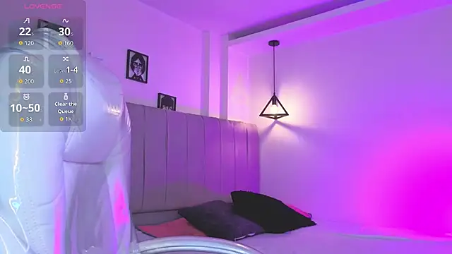 Miller Vanessa  online show from October 8, 2025, 8:39 pm