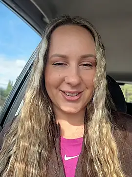 Snapshot of Mona_Plus chatting on May 17, 2026, 7:50 am Mona Plus online show from May 17, 2026, 7:50 am
