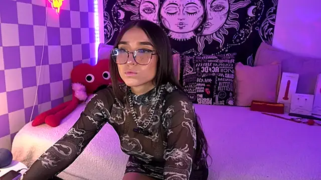 verosmit1 online show from March 18, 2025, 10:58 pm