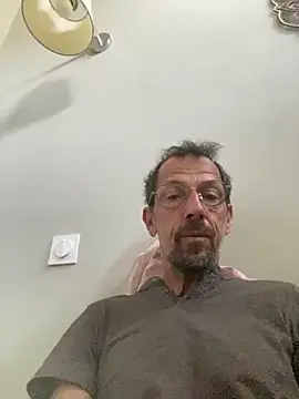 createur34 online show from April 8, 2026, 6:46 am