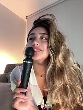 Hornyholly   online show from November 28, 2025, 11:51 pm