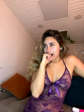 Hornyholly   online show from January 6, 2026, 9:07 pm