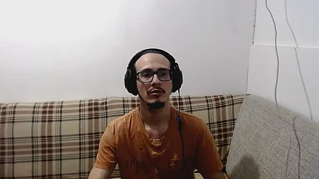 Snapshot of cholitohermoso chatting on June 9, 2026, 12:11 am cholitohermoso online show from June 9, 2026, 12:11 am