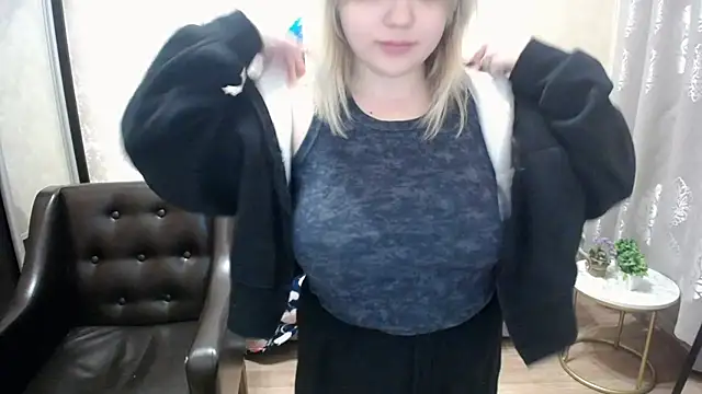 Snapshot of Finna_39 chatting on October 18, 2025, 6:41 pm Finna 39 online show from October 18, 2025, 6:41 pm