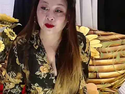 Snapshot of UrSweetClassyPinay chatting on May 9, 2026, 6:35 pm UrSweetClassyPinay online show from May 9, 2026, 6:35 pm